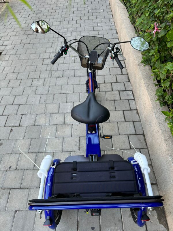 תלת אופן חשמלי משפחתי Fisher Family Blue 2026 עם ספסל